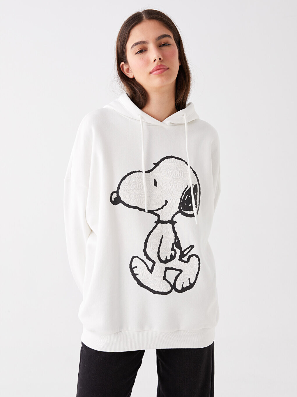 

Женская толстовка большого размера с длинными рукавами и принтом Snoopy с круглым вырезом LCW Casual, экрю