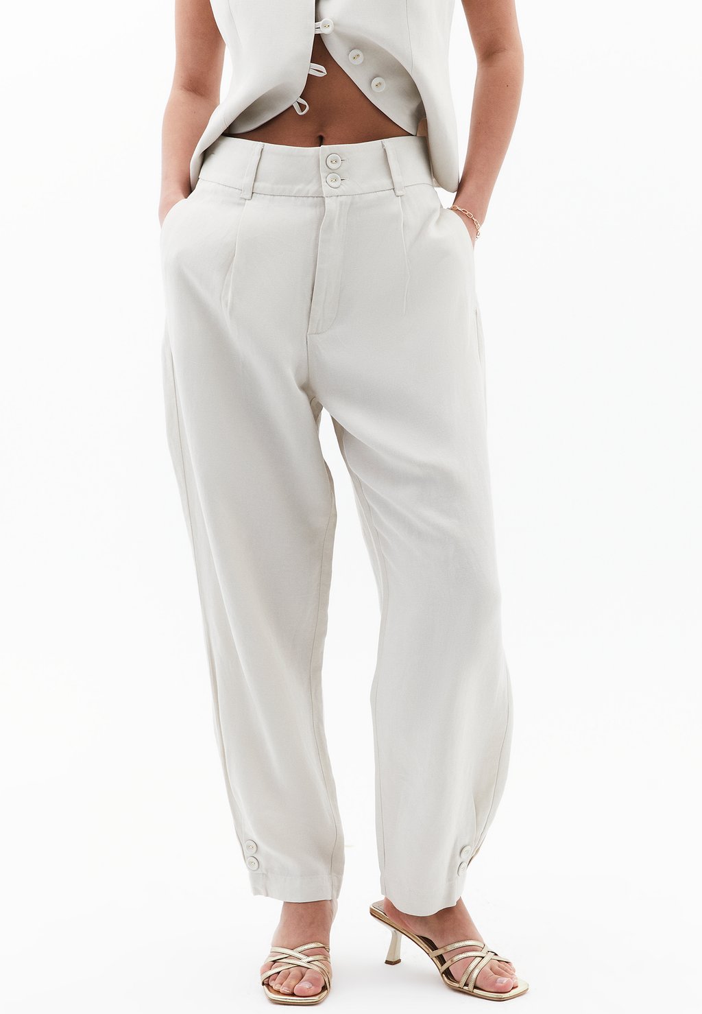 

Брюки ULTRA HOHER TAILLE MIT WEITER FORM OXXO, бежевый