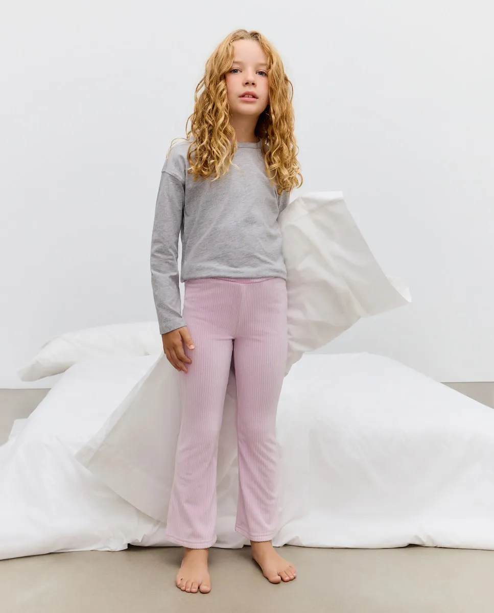 

Девочковые трикотажные длинные штаны с расклешенными ребристыми манжетами Cotton Juice, лиловый