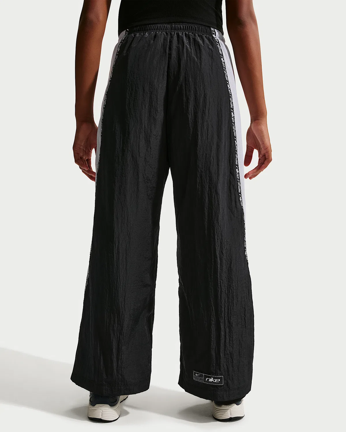 Детские (для девочек) тканые штаны Nike Sportswear, Black/White/White — фото 3