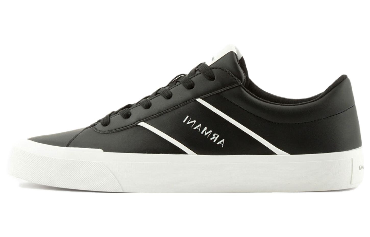 

Кроссовки Armani Exchange Skateboarding, черный/белый
