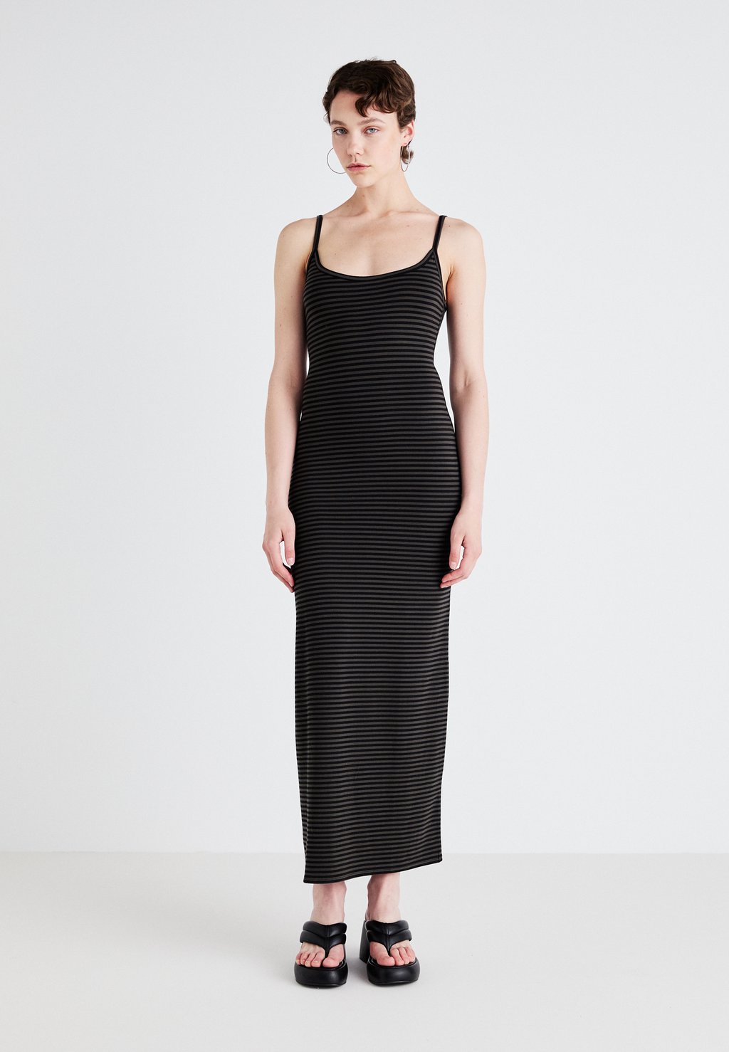 

Платье макси STRAP DRESS - Jersey dress Weekday, черный