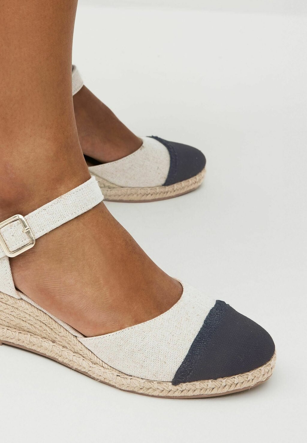 

Босоножки на танкетке FOREVER COMFORT REGULAR FIT Next, цвет neutral