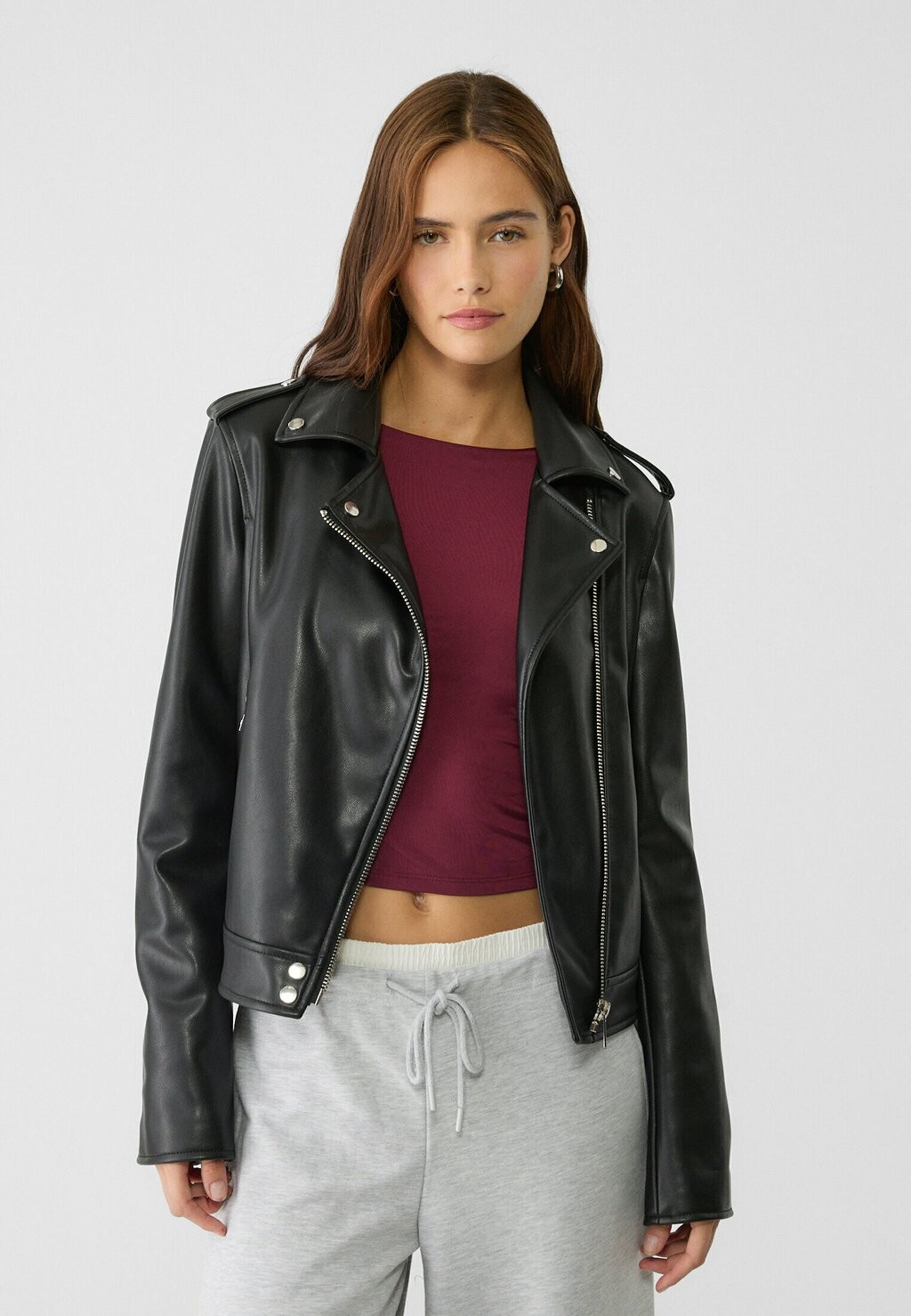 

Куртка из искусственной кожи BIKER Stradivarius, черный