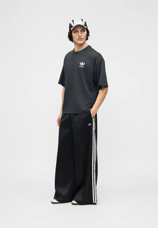 Футболка унисекс с графическим логотипом starts Adidas Originals, Carbon — фото 3