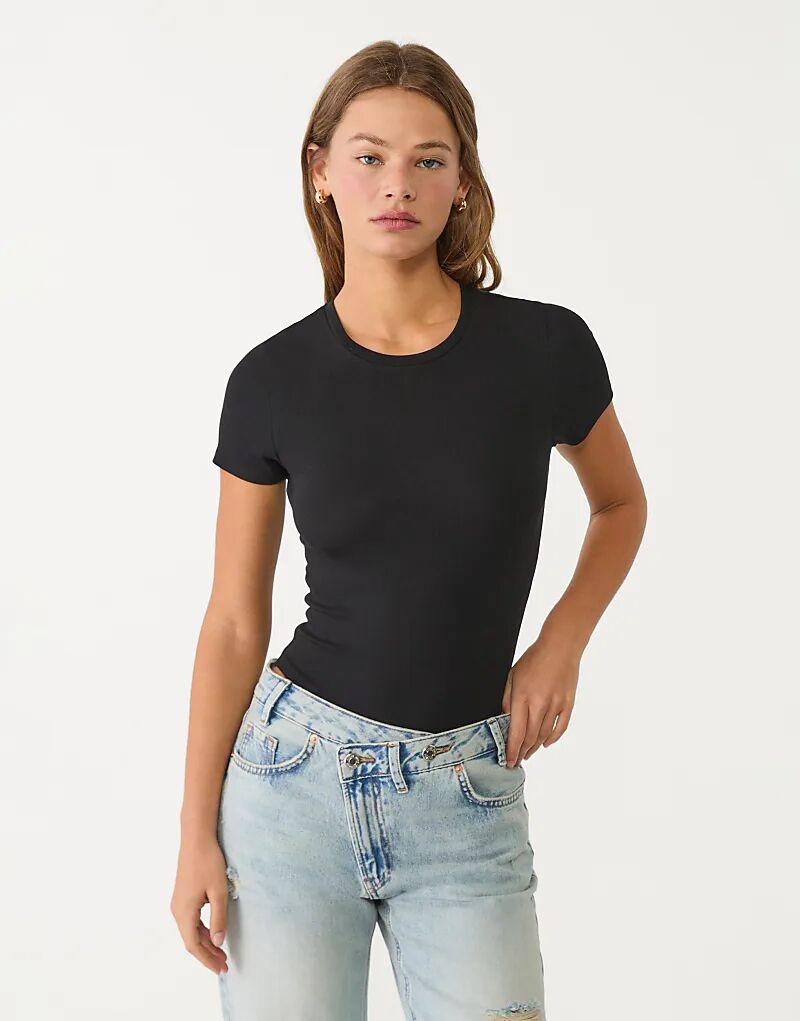 

Боди Stradivarius с круглым вырезом черного цвета