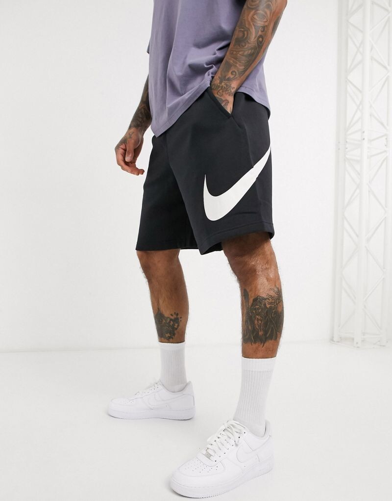 

Черные шорты с графикой Nike Club