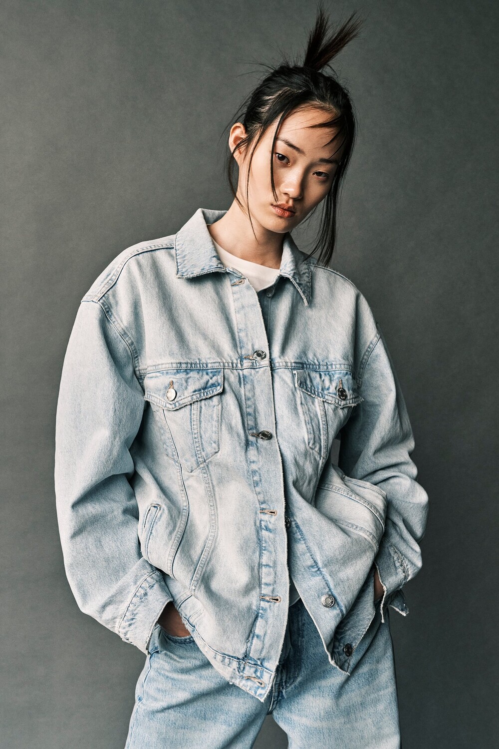 

Джинсовая куртка оверсайз trf ZARA, светло-синий
