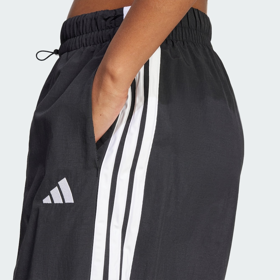 Широкие спортивные брюки ADIDAS SPORTSWEAR Essentials, черный — фото 4