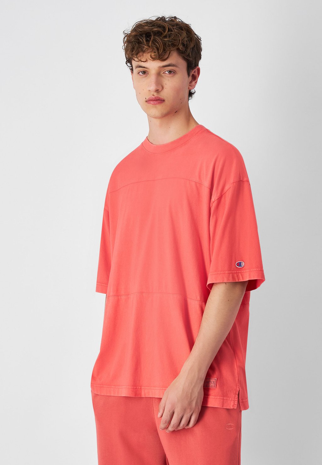 

Базовая футболка TEE Champion, красный