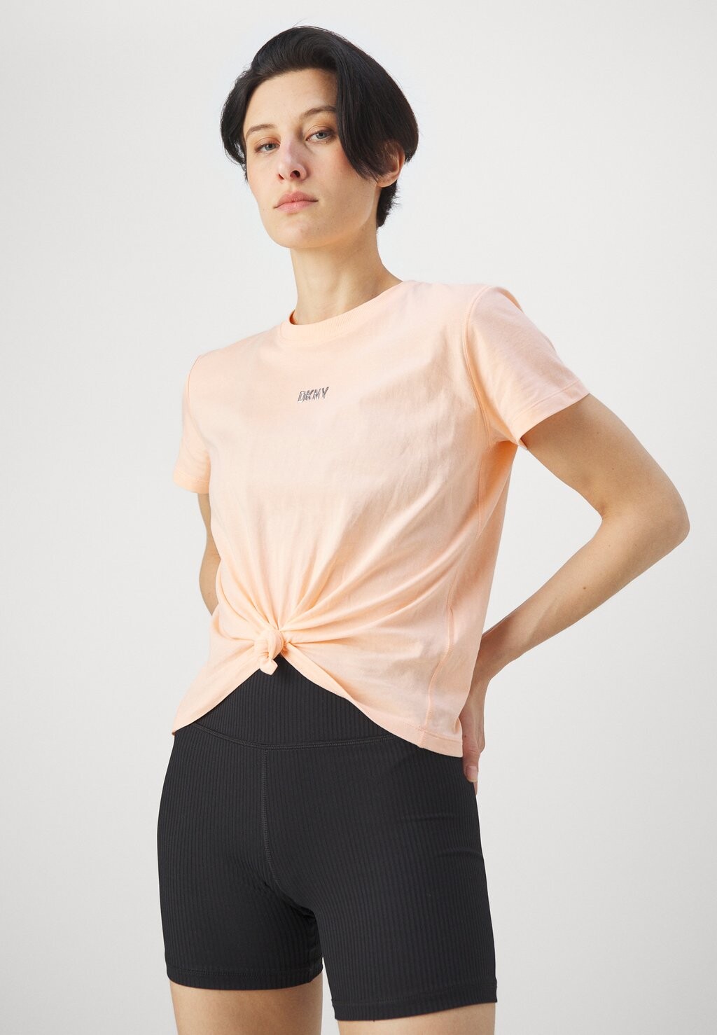

Футболка с принтом BUBBLE LOGO KNOT FRONT TEE DKNY, розовый