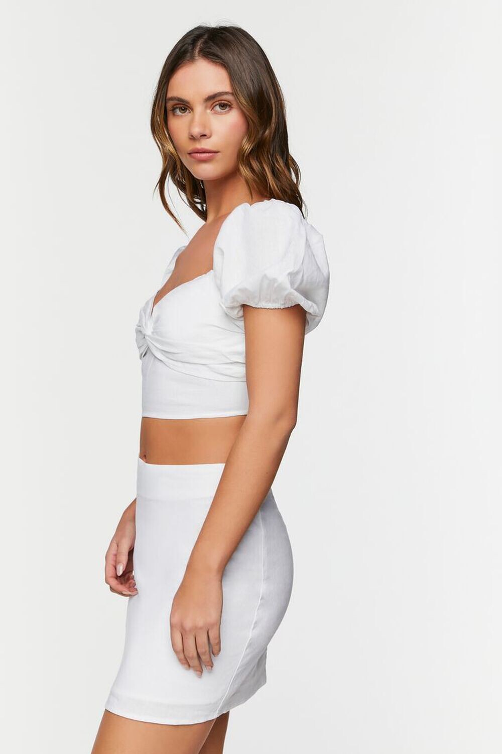 

Комплект из льняного укороченного топа и мини-юбки Forever 21, белый