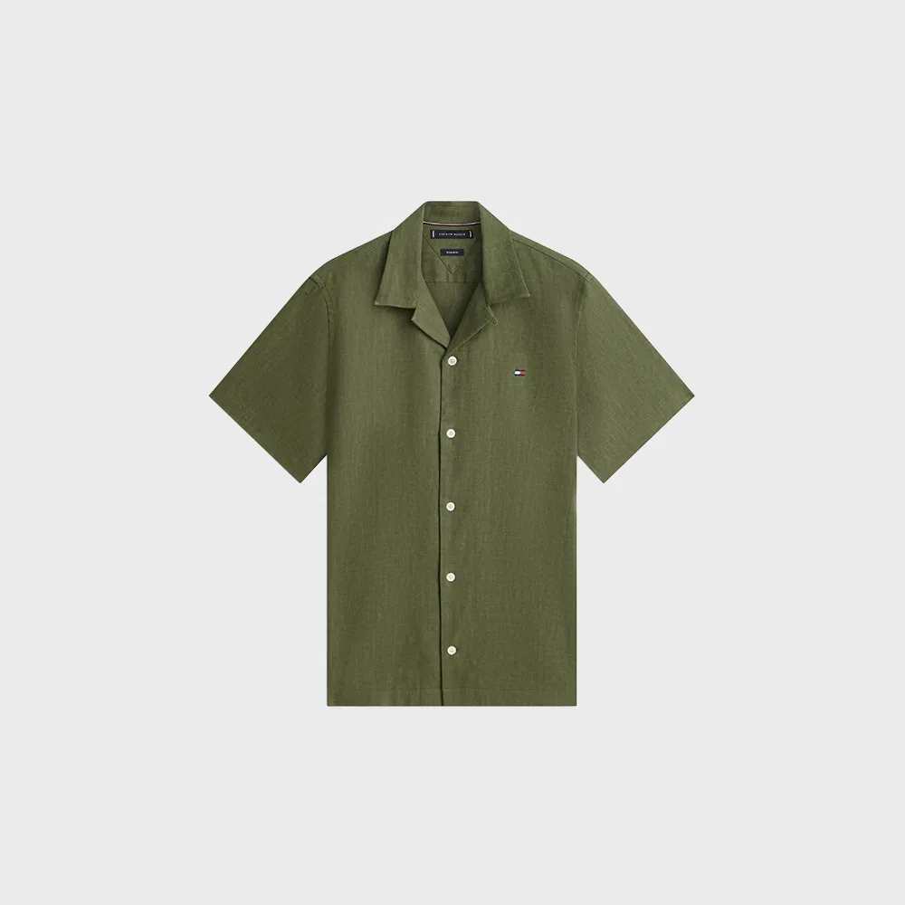 Мужская рубашка с воротником-кэмп из сороны и льна цвета хаки от Tommy Hilfiger