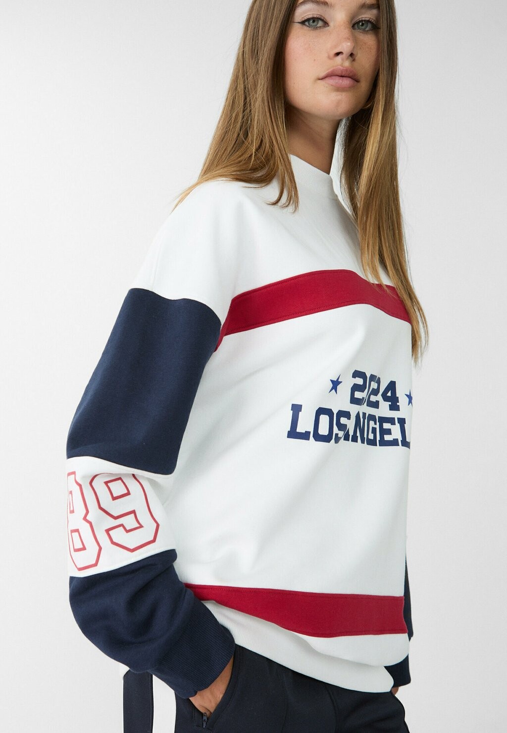 

Толстовка CONTRAST PLACEMENT PRINT Stradivarius, белый