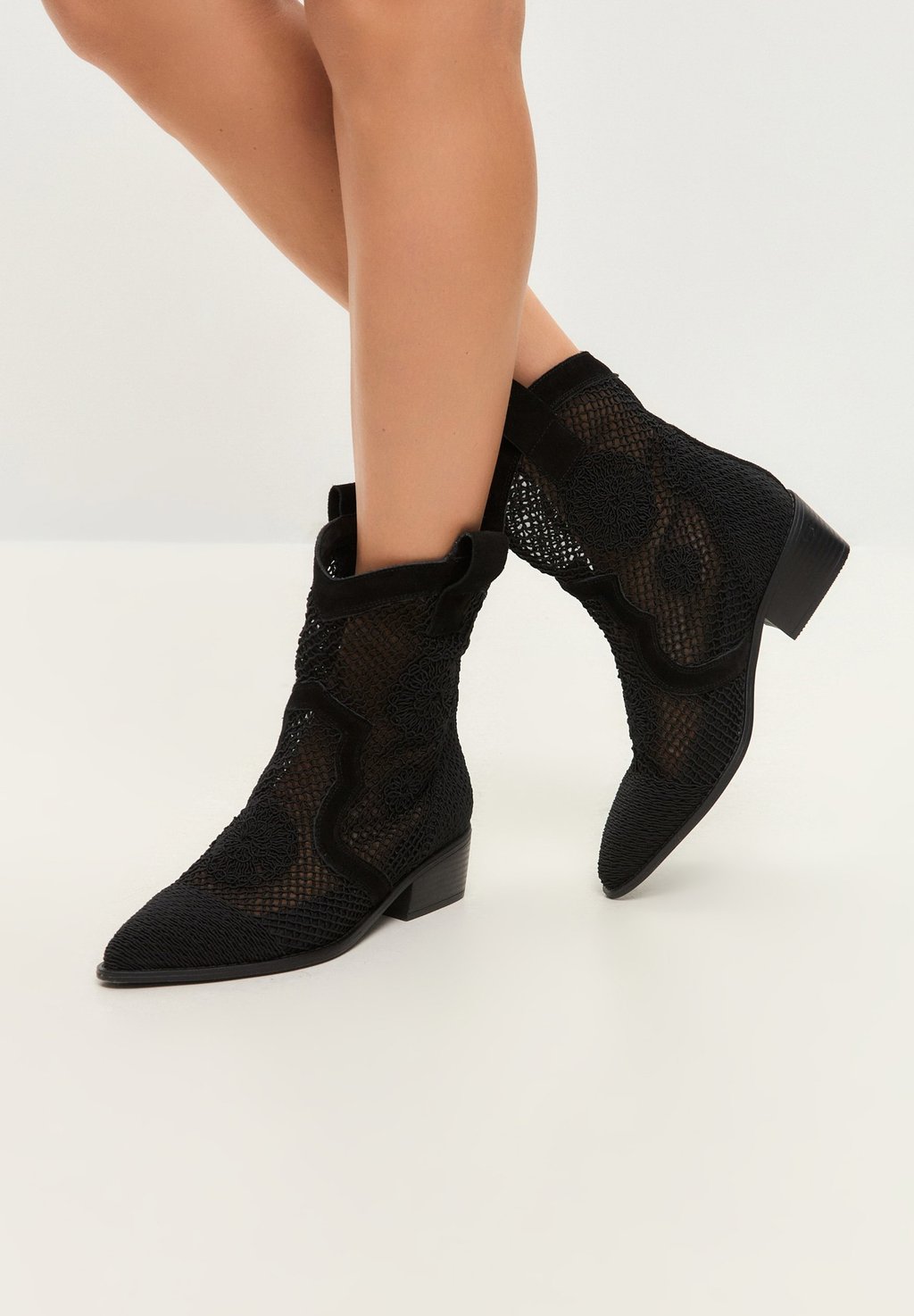 Ковбойские/байкерские ботинки WESTERN – EMBROIDERED Cesare Gaspari, черный