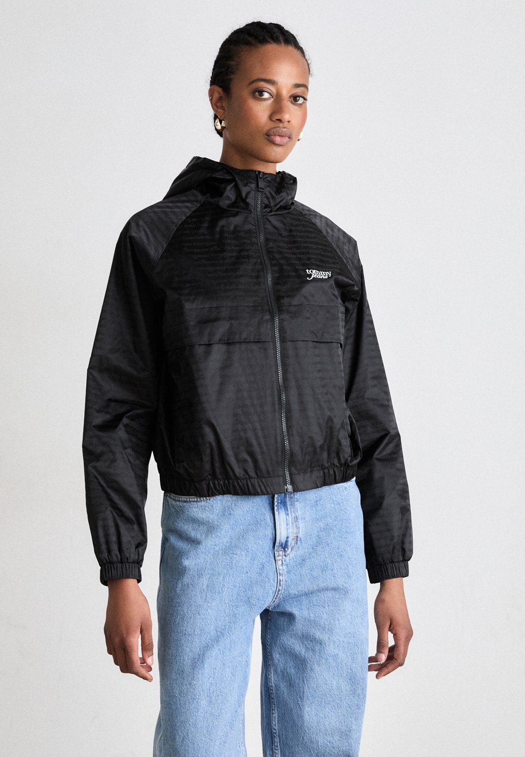 

Летняя куртка Windbreaker Tommy Jeans, черный