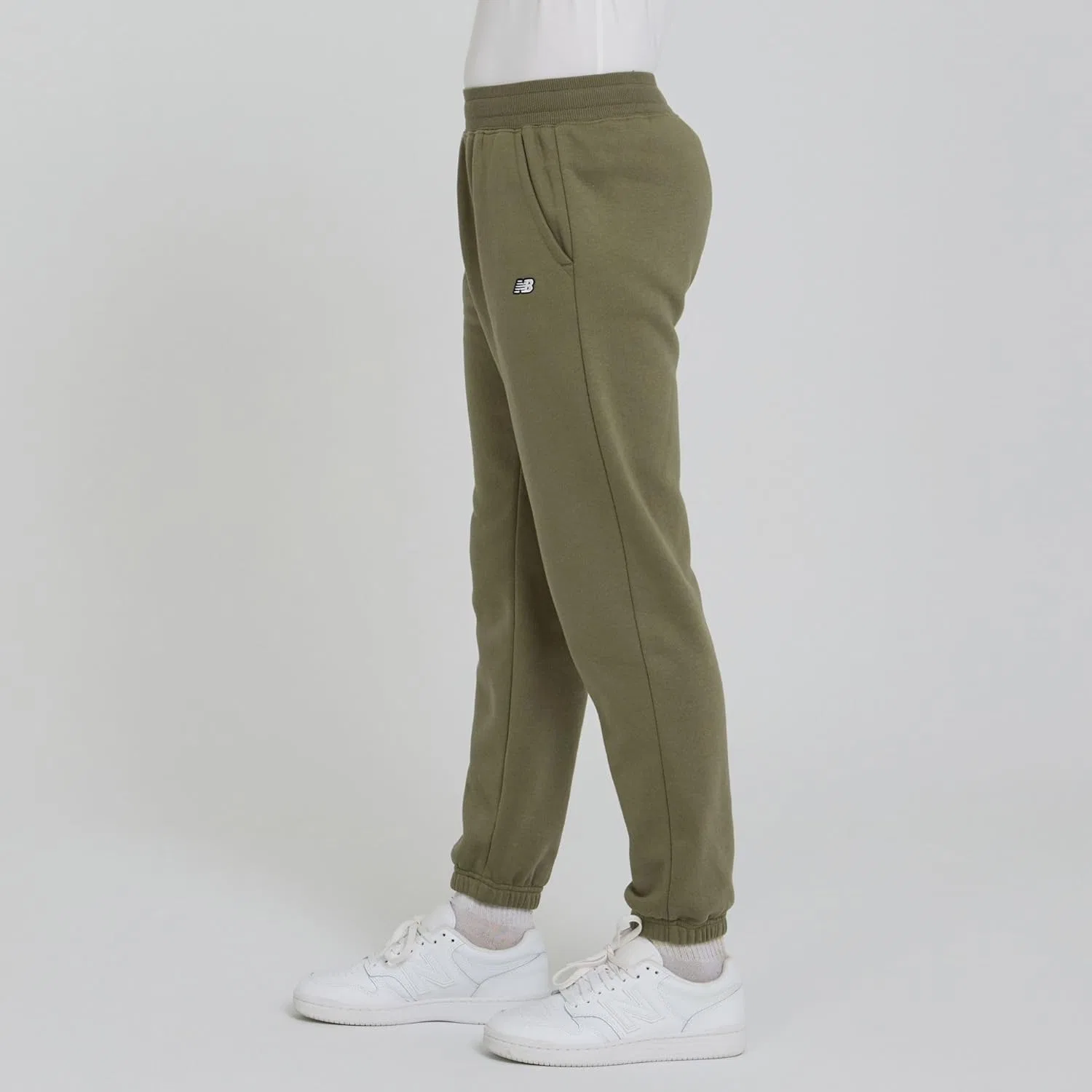 Детские спортивные брюки New Balance свободного кроя - мягкие, из хлопкового флиса, с карманами (размеры 4-20), Olive — фото 4