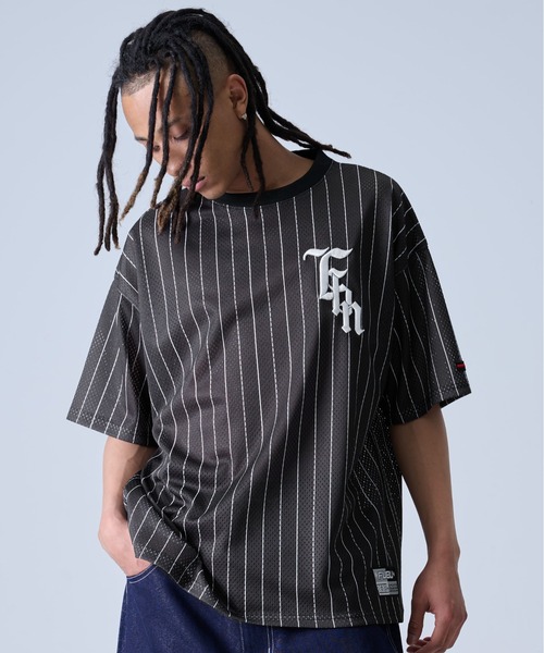 

Футболка в американском стиле, с вышитым логотипом, в полоску, с круглым вырезом и короткими рукавами FUBU, черный