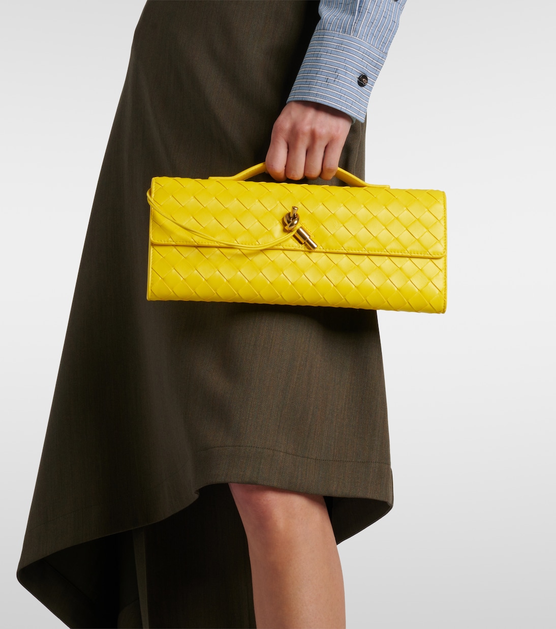 Клатч Andiamo Intrecciato из кожи Bottega Veneta, Sulfur-M Brass — фото 2