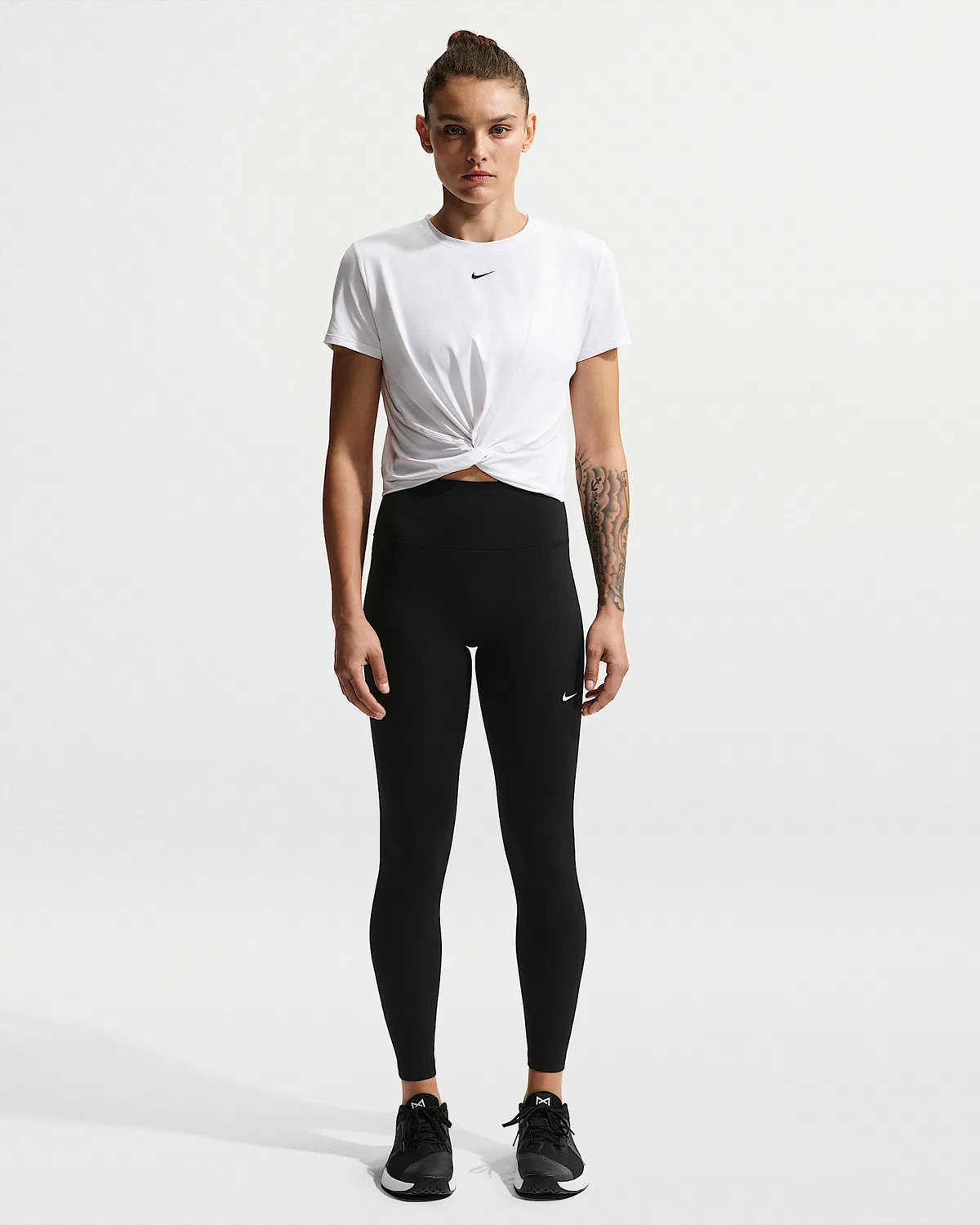 Женский топ Nike One Classic Twist с коротким рукавом Dri-FIT, White/Black — фото 4