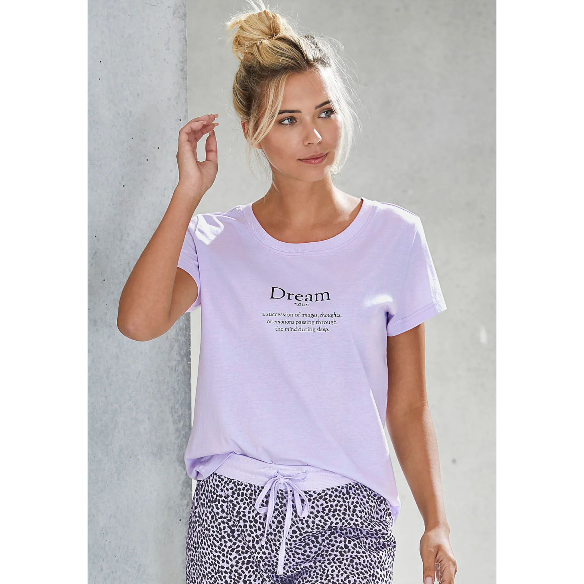 

Пижамный топ Vivance Dreams с эффектным принтом, фиолетовый