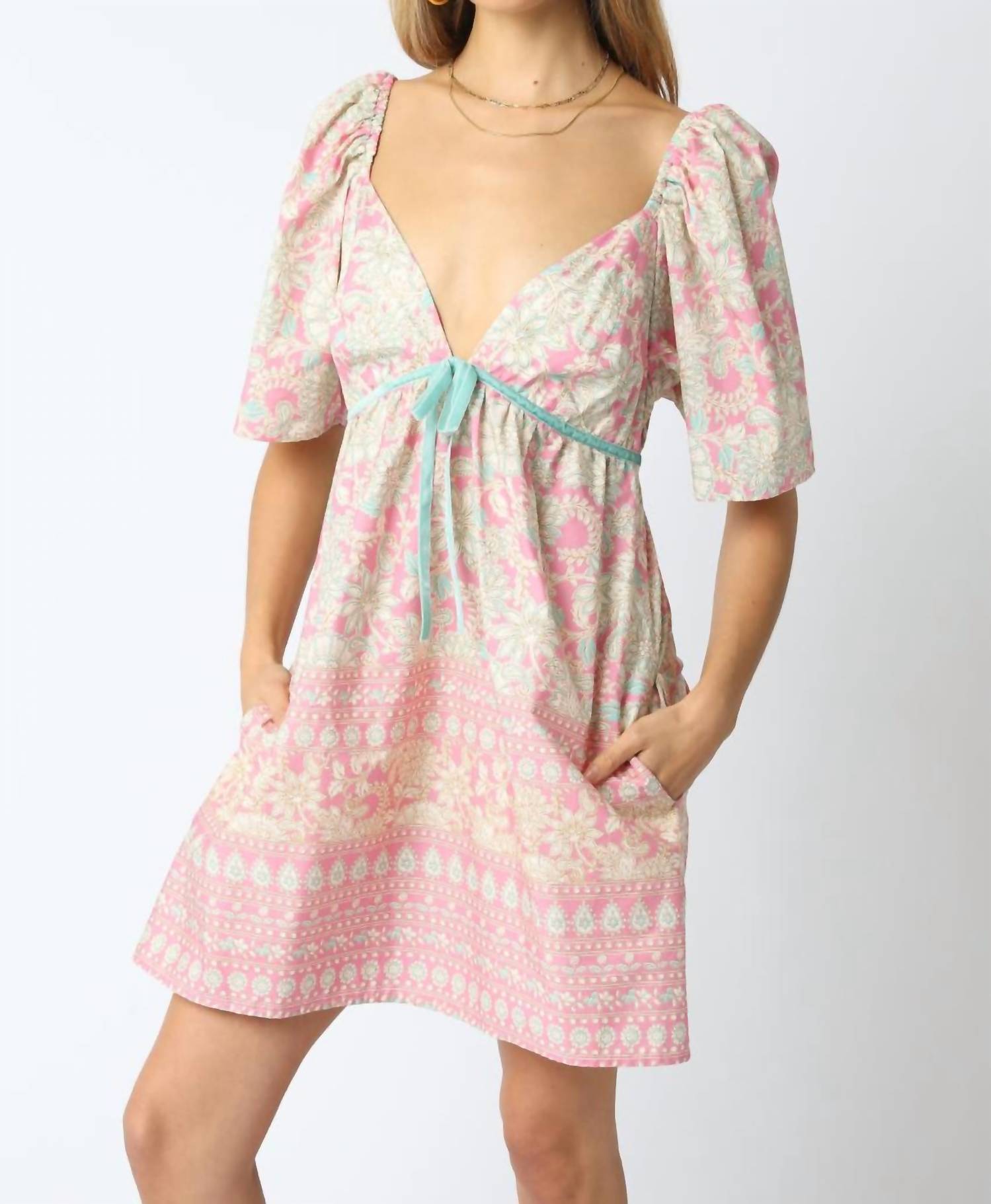 

Коннер с бархатными деталями платье в розовом OLIVACEOUS