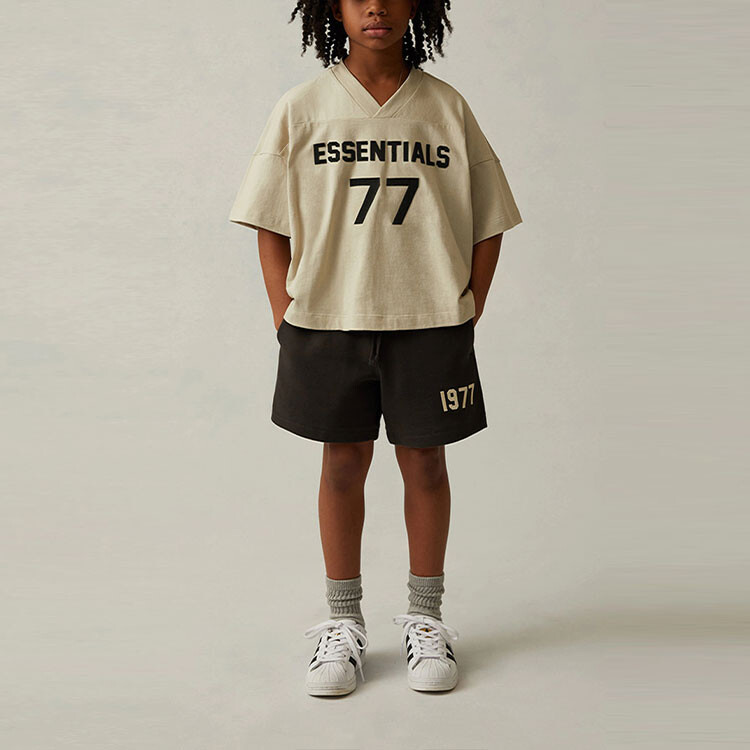 Детская футболка Fear Of God Essentials, цвет Wheat — фото 3