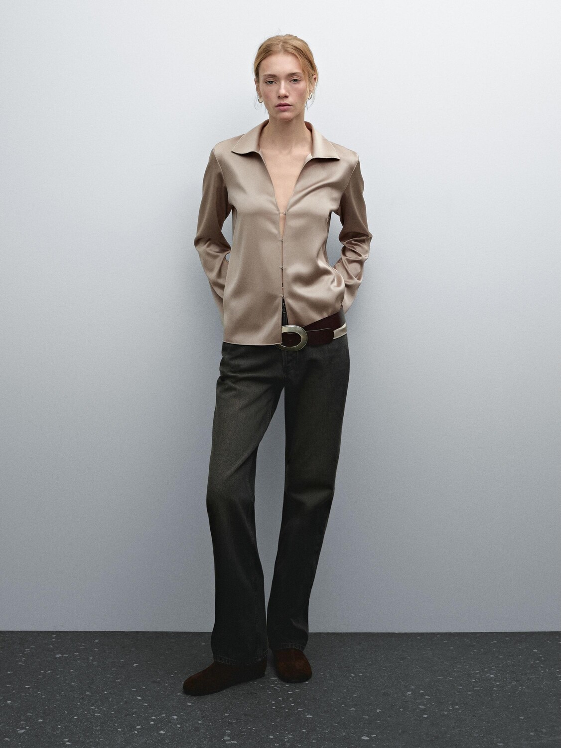 

Струящаяся атласная рубашка с пуговицами Massimo Dutti, экрю