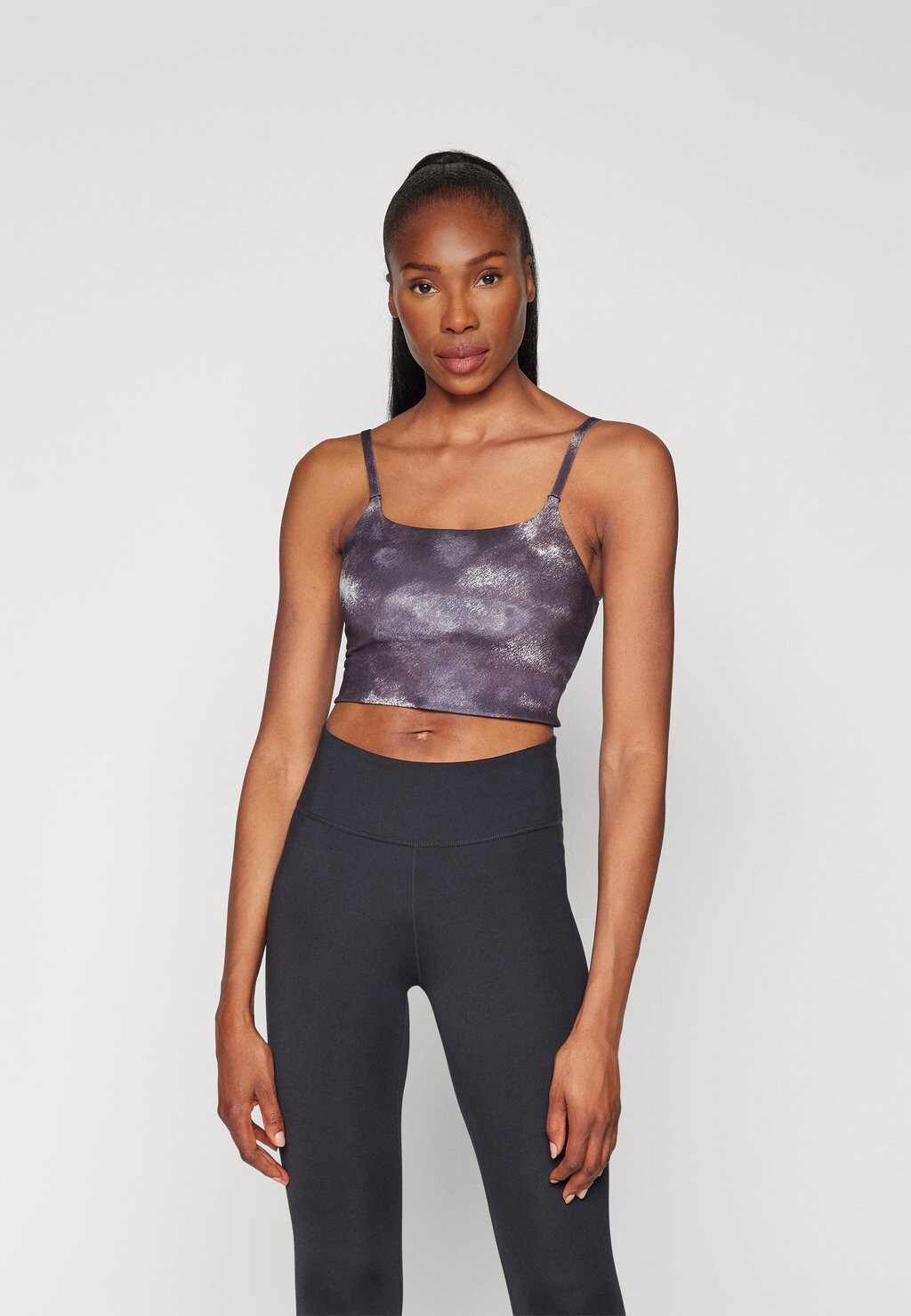 

Легкая поддержка спортивного бюстгальтера ONE BRA Nike Performance, черный