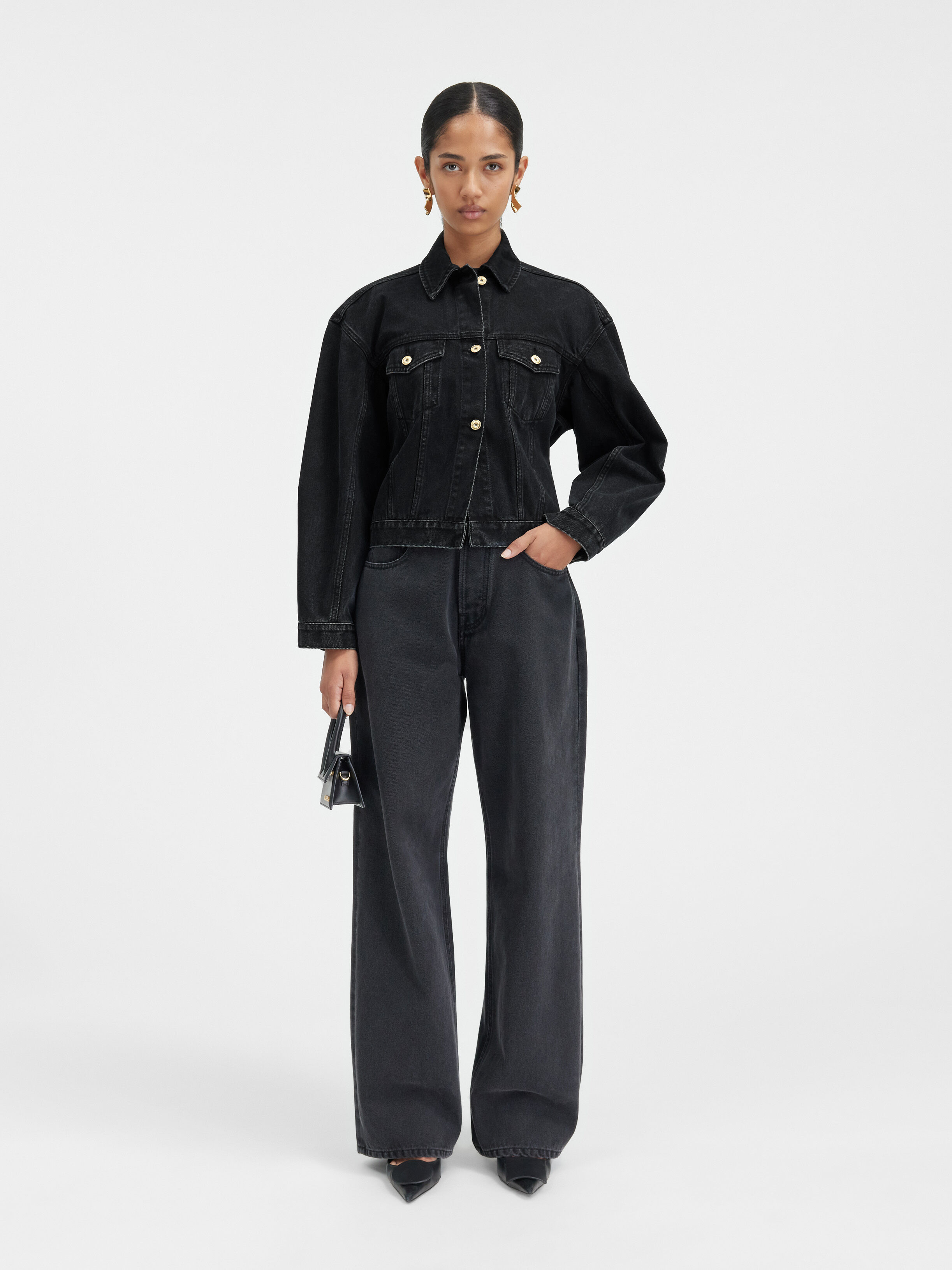 

Круглая джинсовая куртка JACQUEMUS The denim de-Nîmes jacket, черный