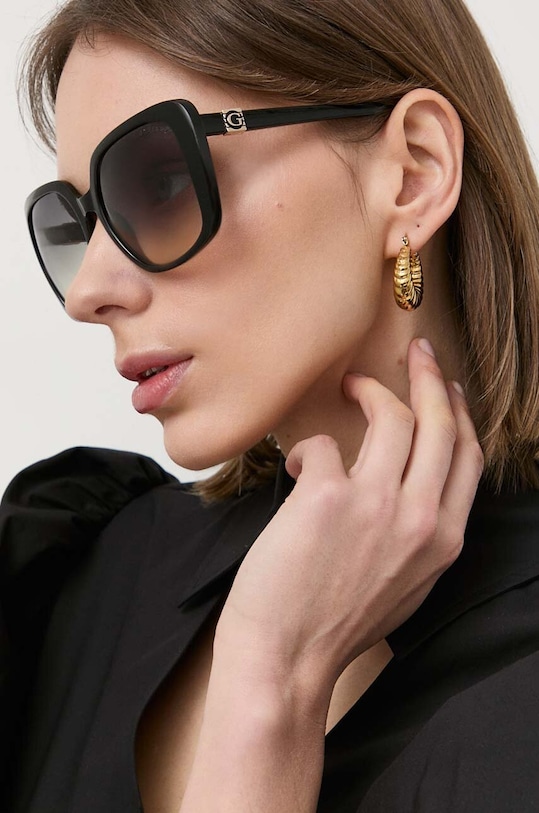 

Солнцезащитные очки Guess, черный