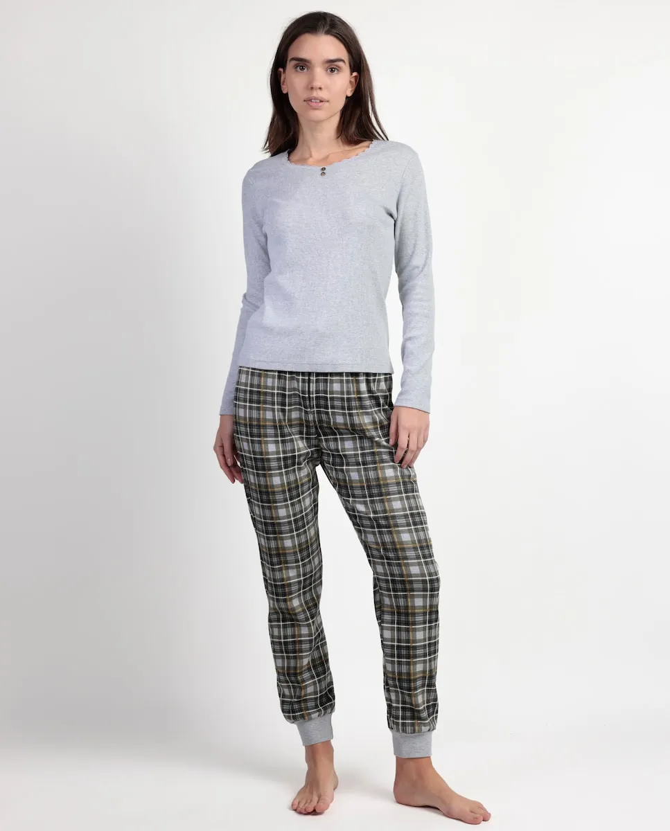 

Длинная женская пижама из рубчатого трикотажа серого цвета Admas