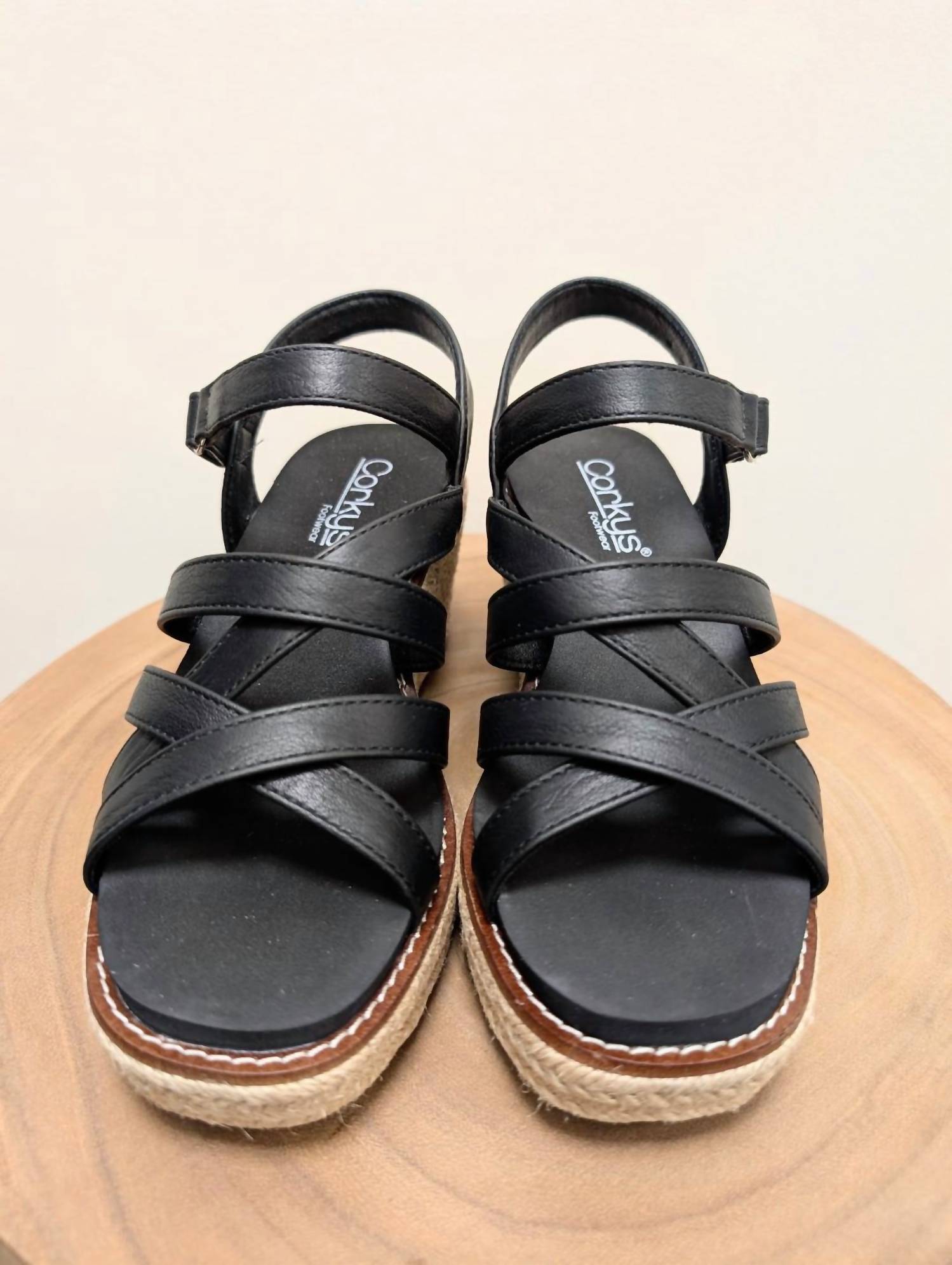 Женские босоножки на танкетке All Nighter в черном цвете Corkys Footwear — фото 3