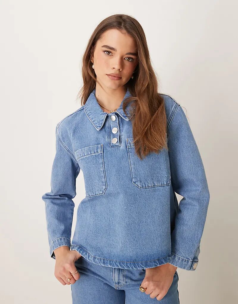 

Укороченный джинсовый топ хенли средне-синего цвета ASOS DESIGN