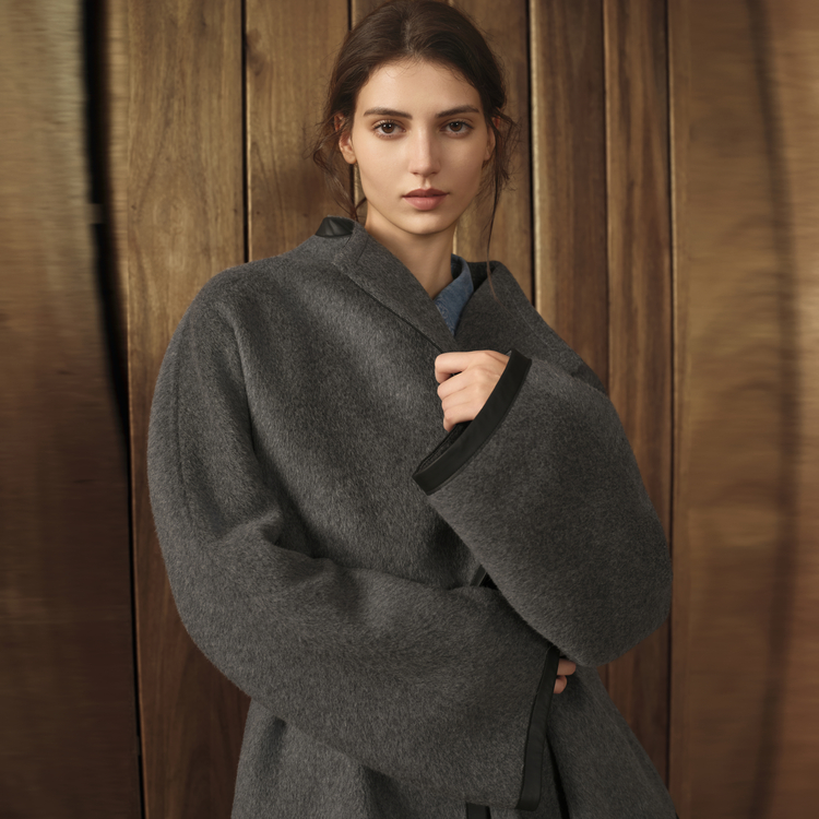 

ELLE Пальто женское темно-серое с лацканами утепленное прямое