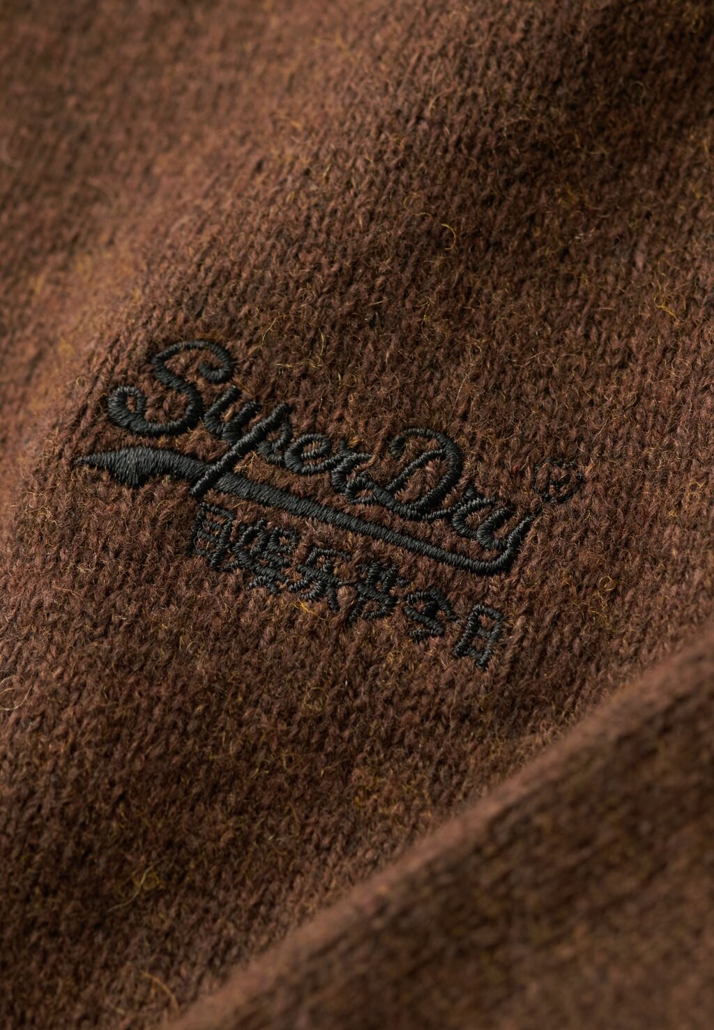 

Джемпер ESSENTIAL EMBROIDERED HALF ZIP Superdry, коричневый