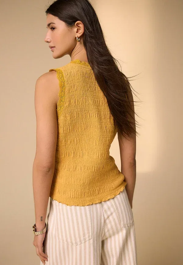 Жилет Regular fit, Next, sleeveless v neck textured waistcoat, охра — фото 2