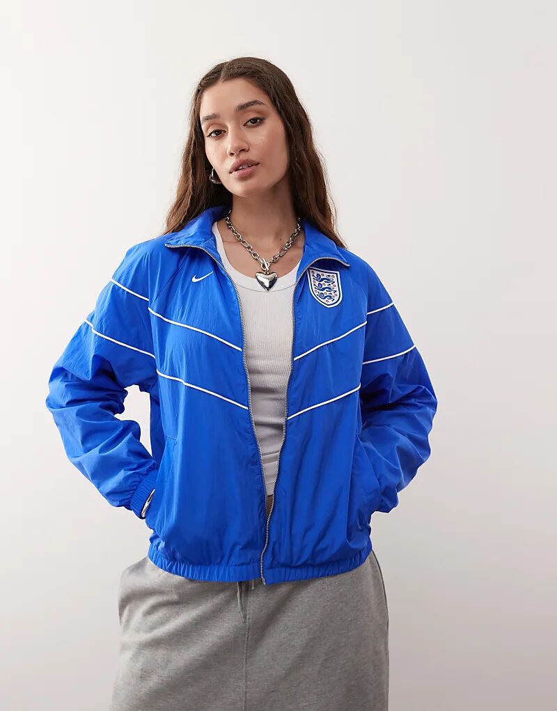 

Футбольная куртка Nike Euro 2025 England Poly Knit с застежкой-молнией на всю длину в сине-белом цвете
