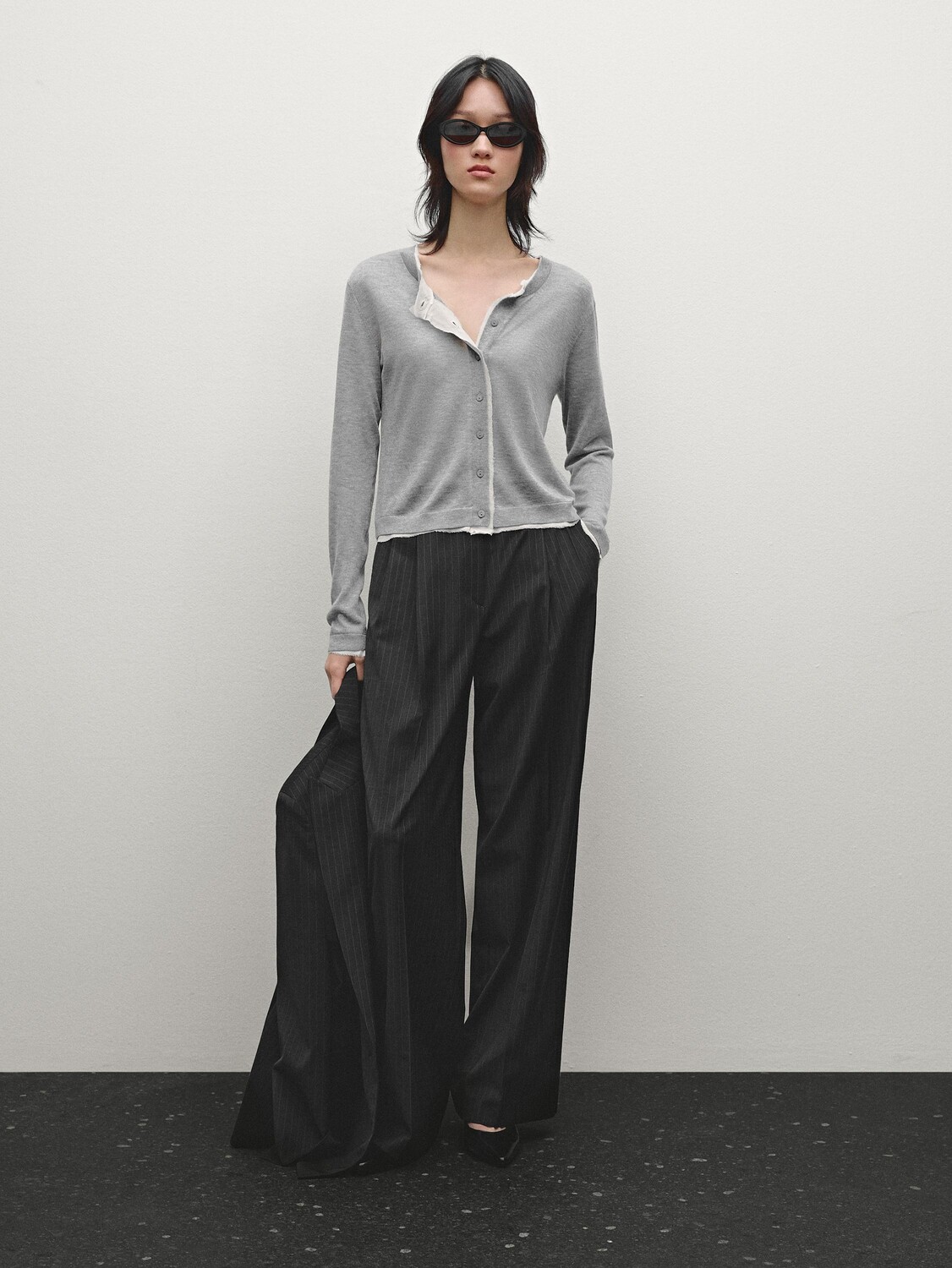 

Легкий кардиган с потертостями Massimo Dutti, серый