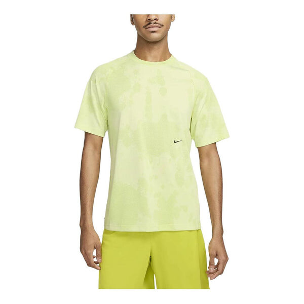 

Футболка Nike Dri-FIT ADV A.P.S. T-Shirt 'Green', цвет graan/multi-color