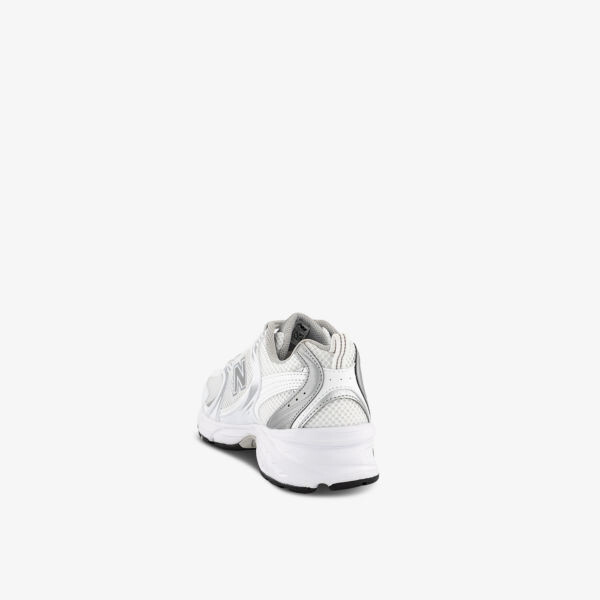 Кроссовки MR530 с низким берцем из кожи и сетки с тиснением логотипа New Balance, серебряный — фото 4