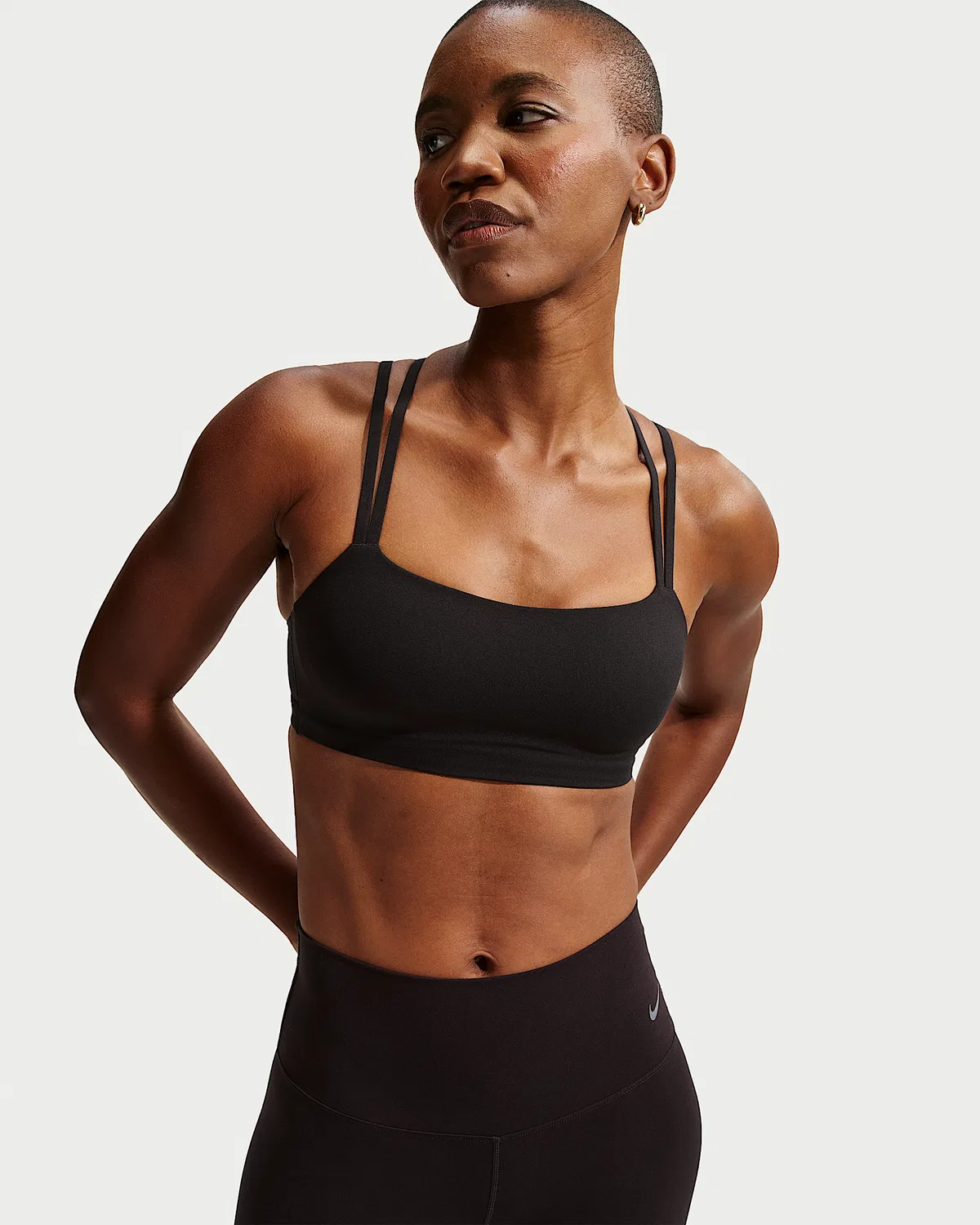 Женский спортивный бюстгальтер Nike Zenvy Strappy с легкой поддержкой и чашками, Black/Cool Grey — фото 2