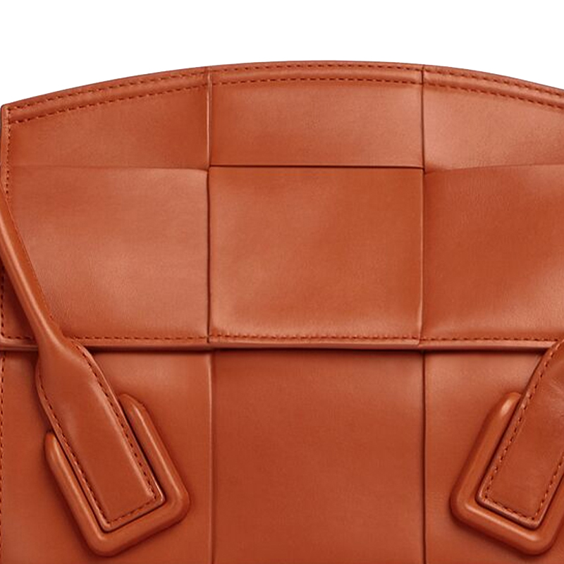 Bottega Veneta Кожаная сумка через плечо женская коричневая — фото 4