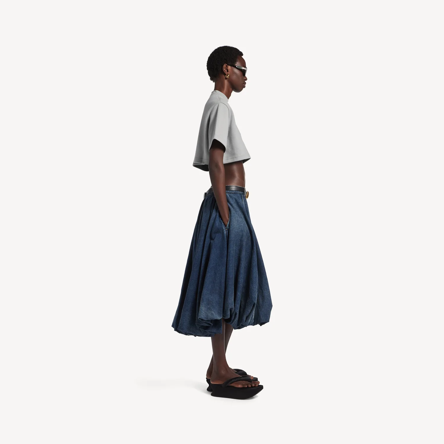 Женская укороченная футболка цвета «Balenciaga серый» — фото 3