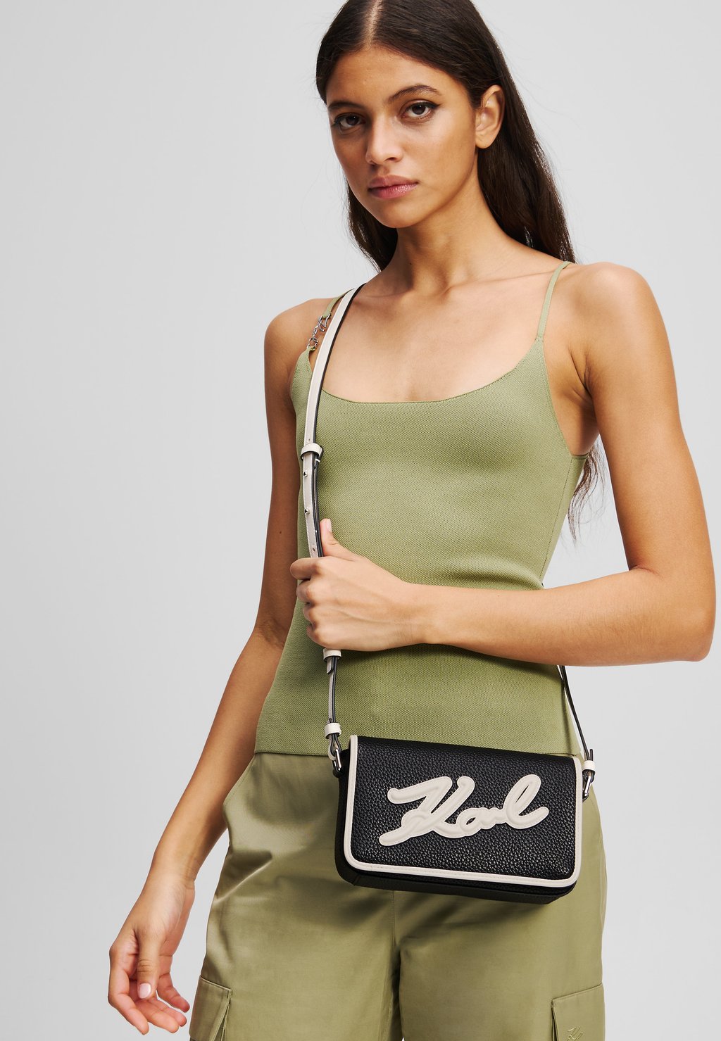 

Сумка через плечо SKUARE FLAP GRAINY KARL LAGERFELD, серый