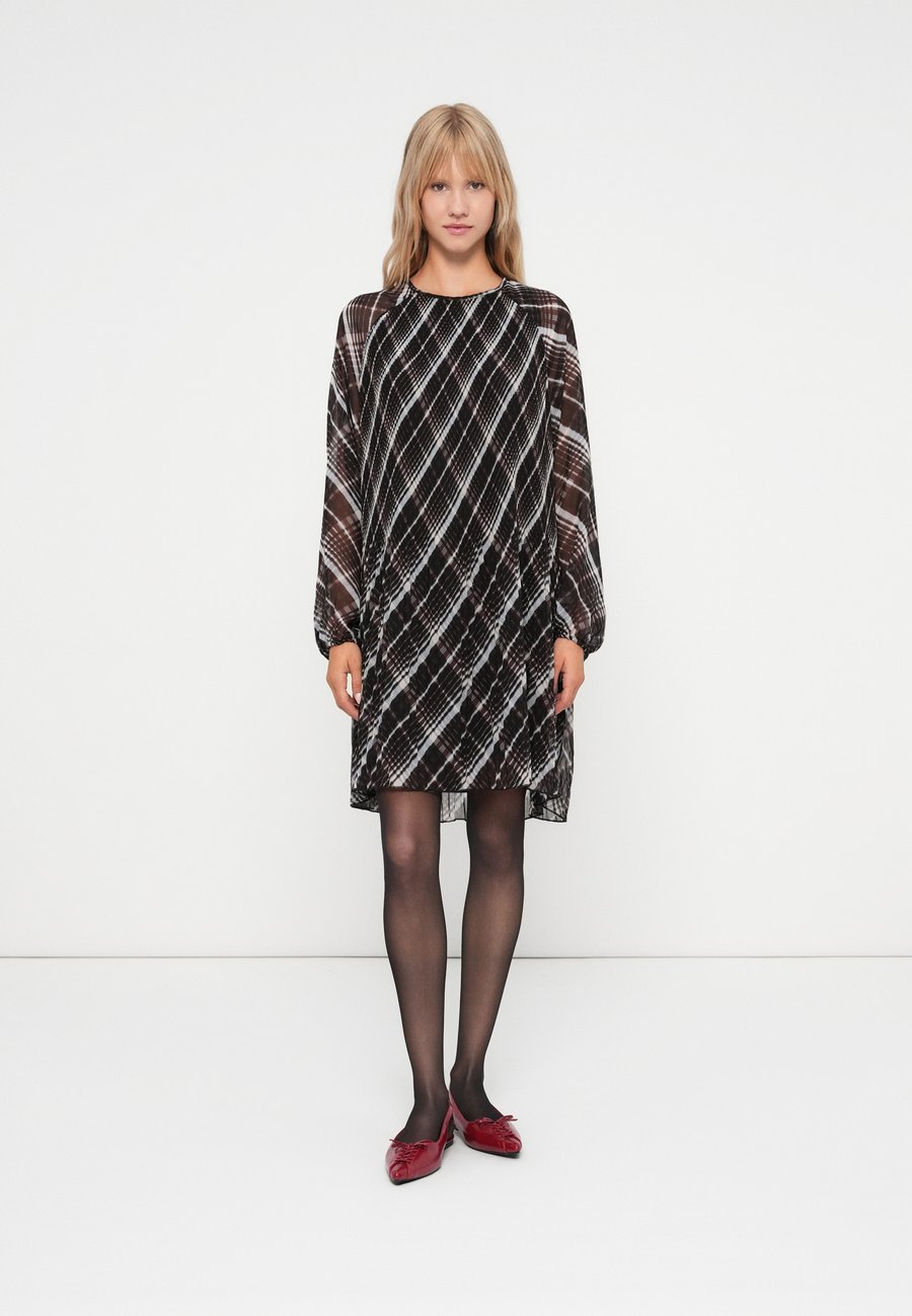 

Платье VILA VIDALIANA KIKA O NECK DRESS, Black Beauty Aop:Kika/Black