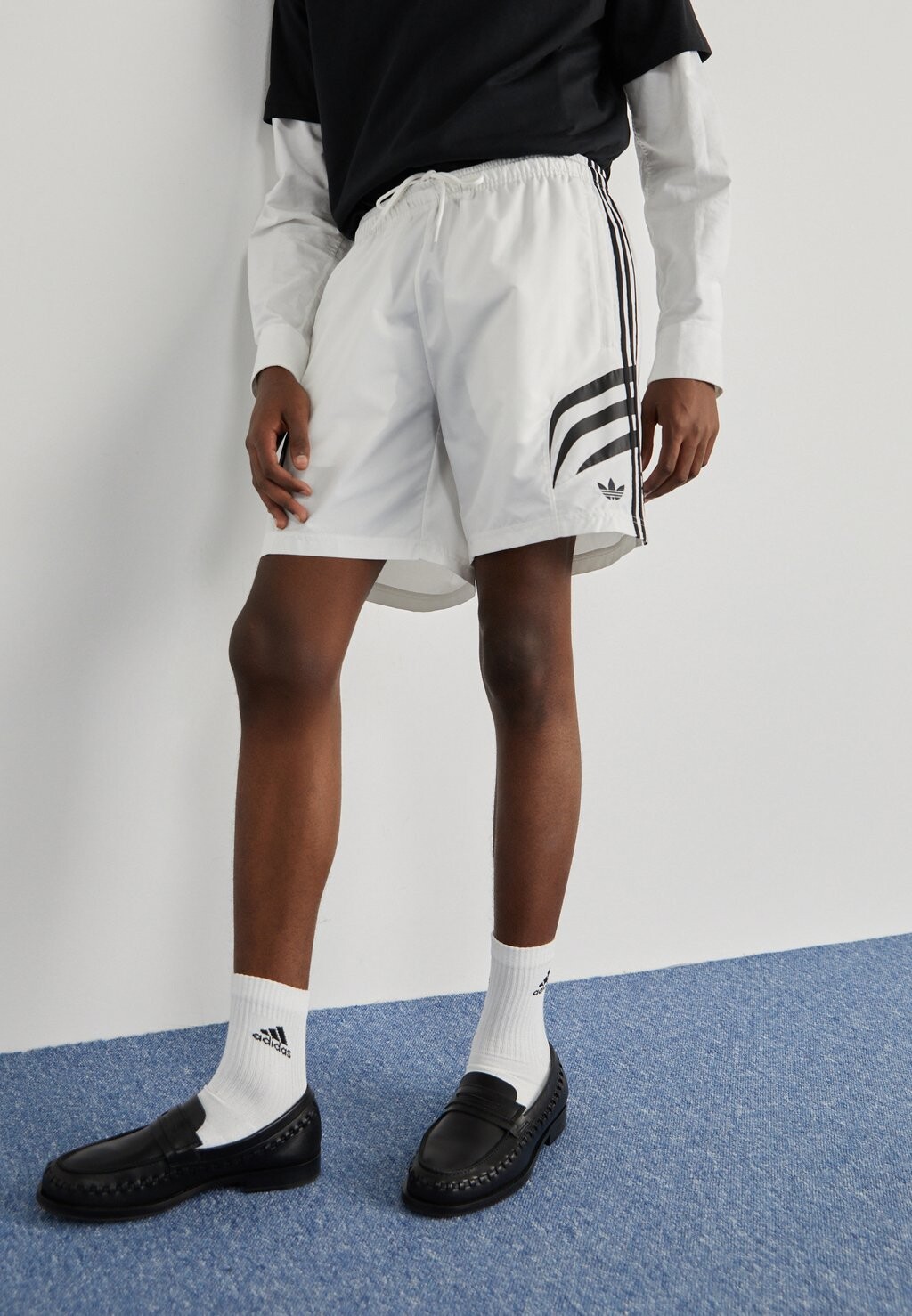 

Спортивные брюки adidas, кремовый