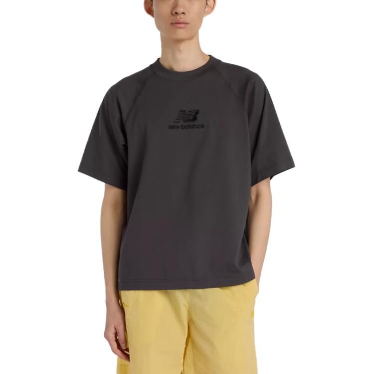 

New Balance Мужская футболка NB серого цвета SS25