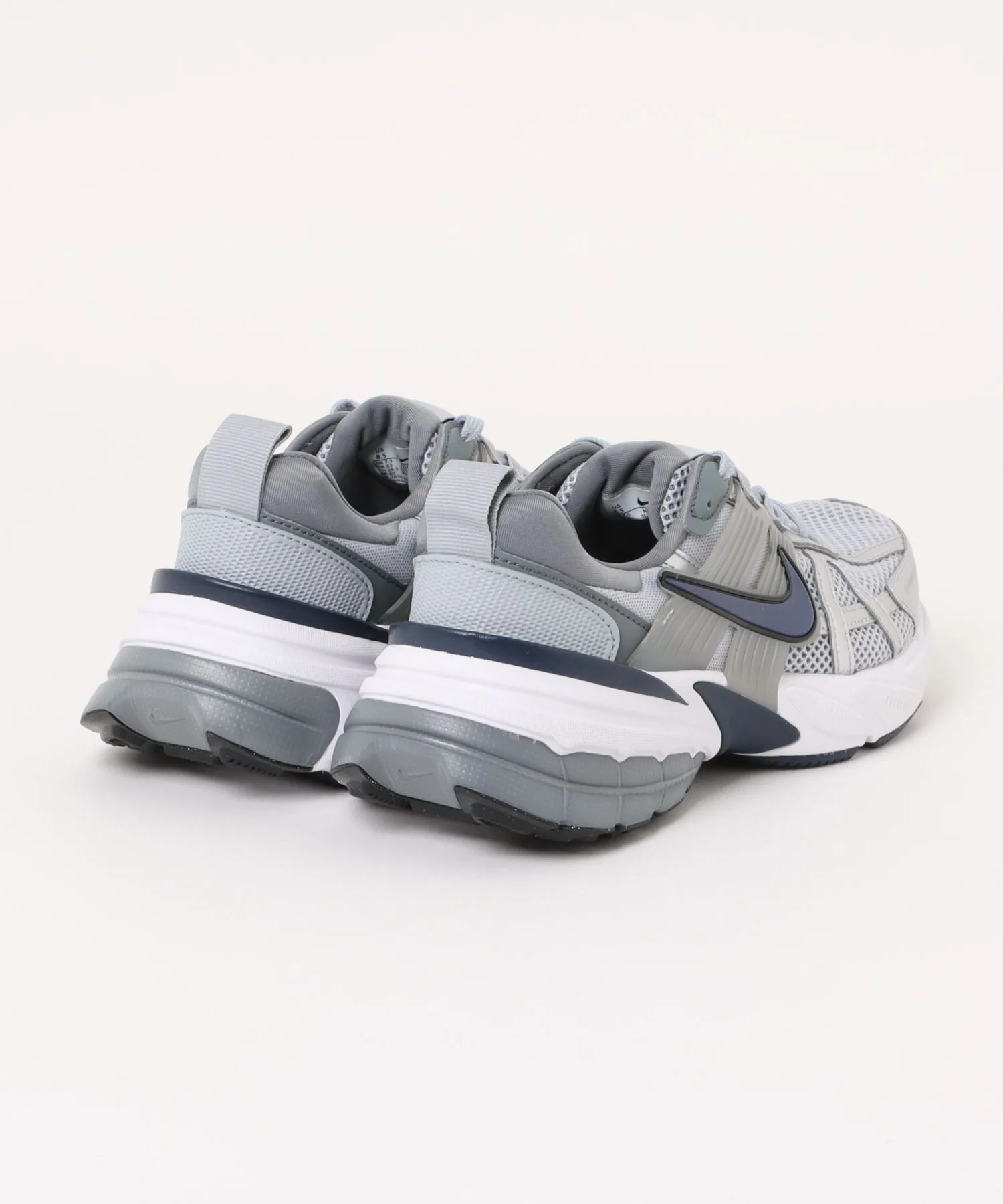 Мужские кроссовки для бега NIKE V2K RUN серые — фото 2