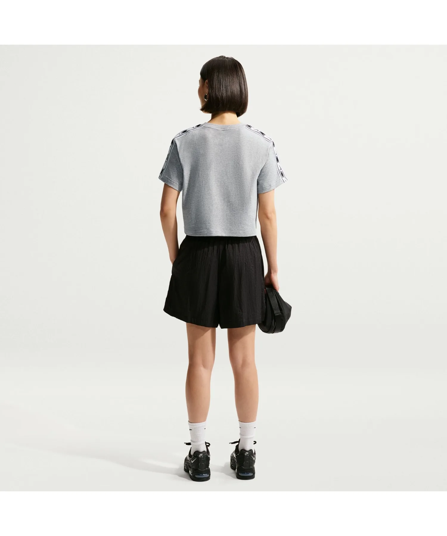 Женский футболка Nike NSW CLSC CROP VARSITY18 светло-голубой — фото 2